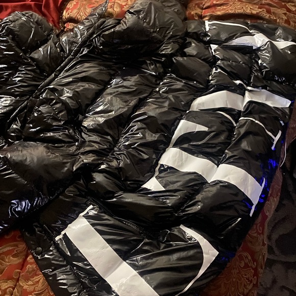 Moncler Valentino - Picture 3 of 3